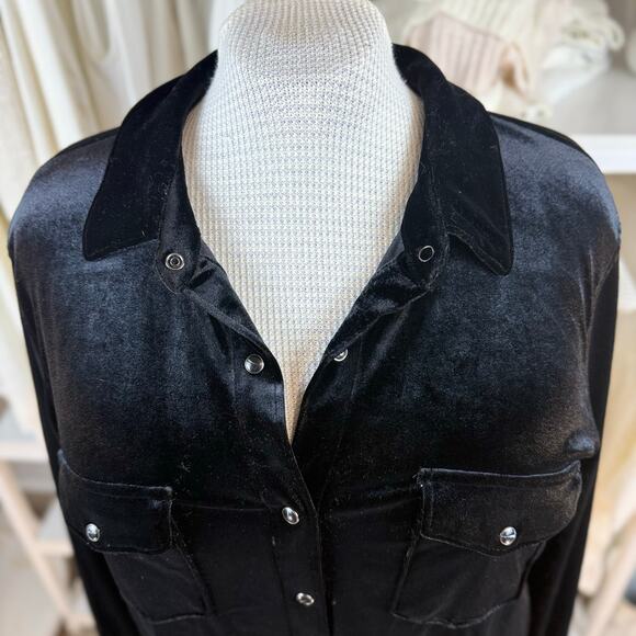 Sanctuary Sz. XL velvety black snap up top, sexy, day night, dress casual #4336 - Picture 5 of 10